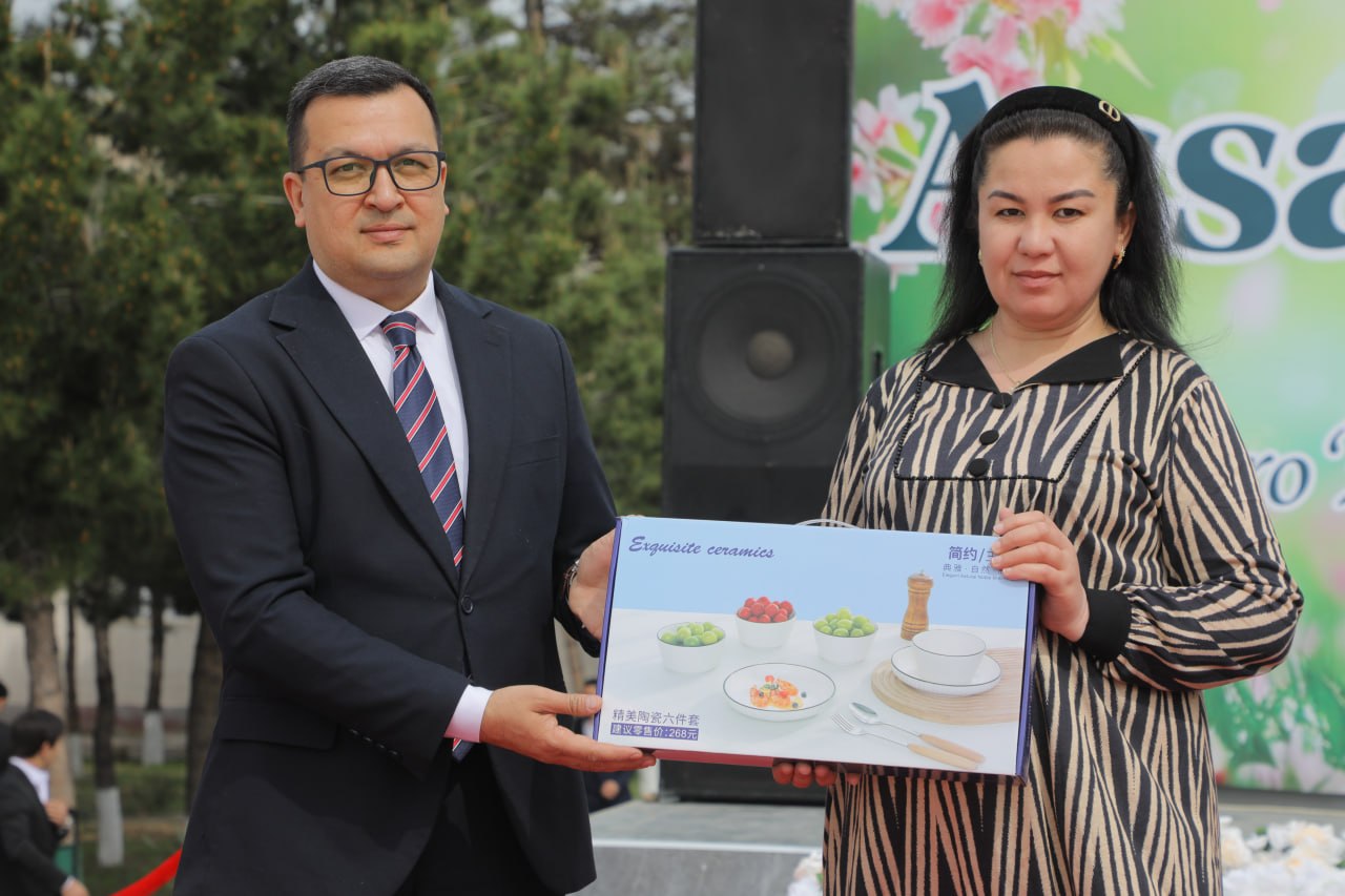 Abu Rayhon Beruniy universitetida Navro’z sayli munosabati bilan universitet ijtimoiy hayotida faol bo'lgan talabalar taqdirlanadi.